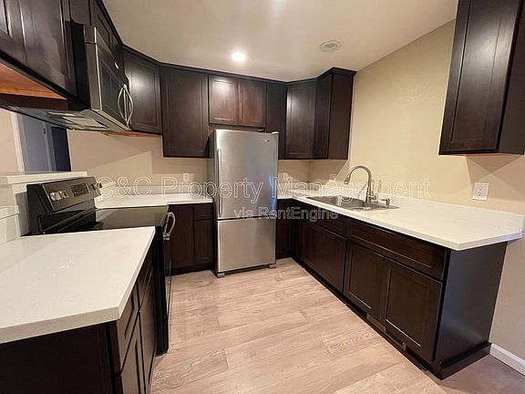 3rd image of 802 Sunset Dr #B