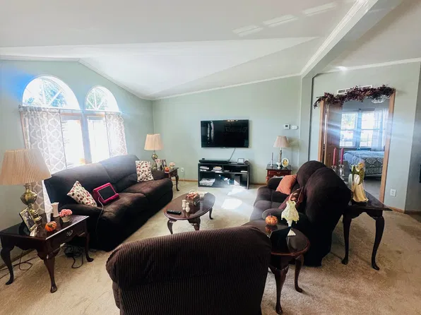 9857 Newmarket Ave, Clarence, NY 14031