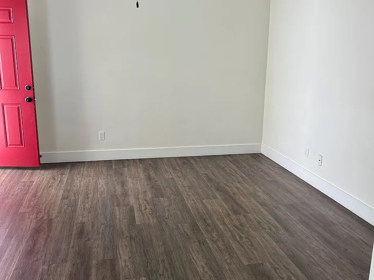 110-116 Elder Ave — Photo 8