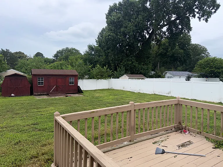 2825 Holiday Point Dr — Photo 32