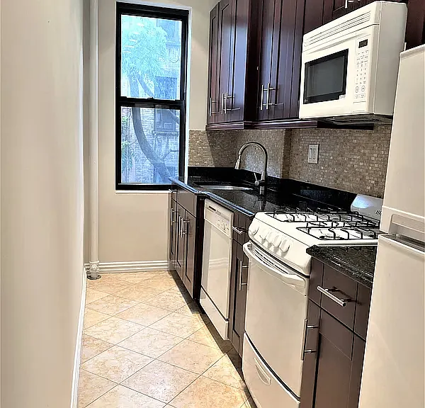 405 E 72nd St #3F — Photo 6