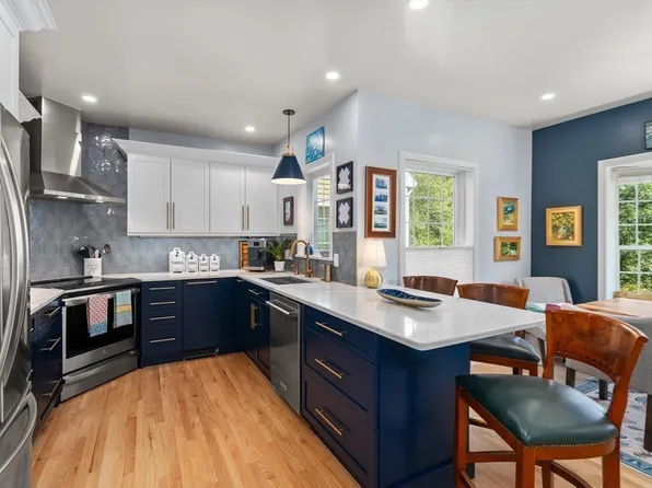 34 Martingale Ln #34, Andover, MA 01810