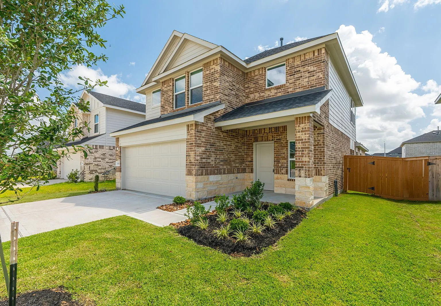 4 bed, 2.5 bath, 2331 sqft, $2,800 — Photo 3