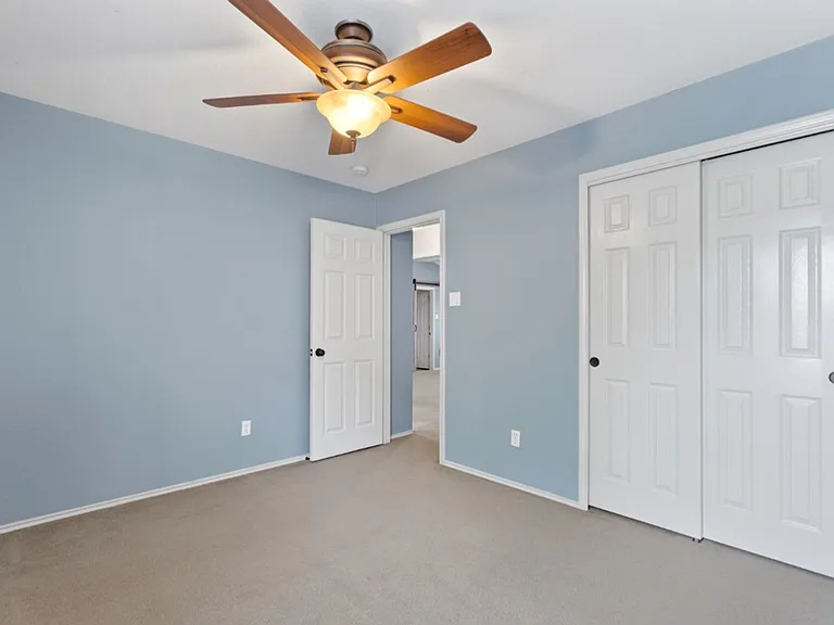 2704 Greenlee Dr — Photo 27