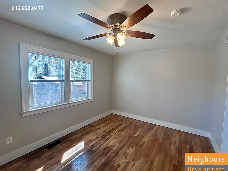 2390 Crestview Dr SW — Photo 20