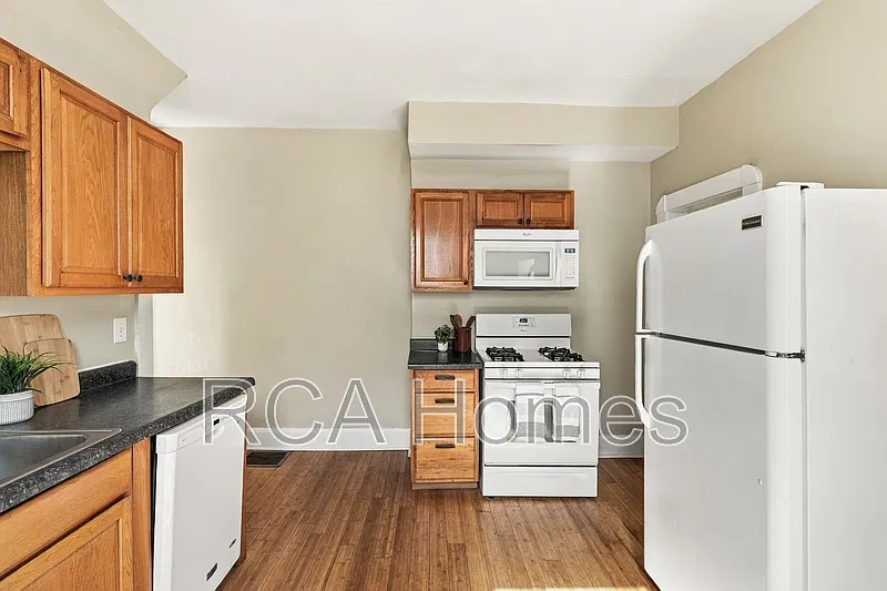 3 bed, 1.5 bath, 1700 sqft, $1,450 — Photo 4