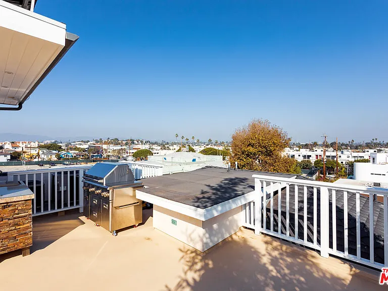 702 Pacific Ave — Photo 42