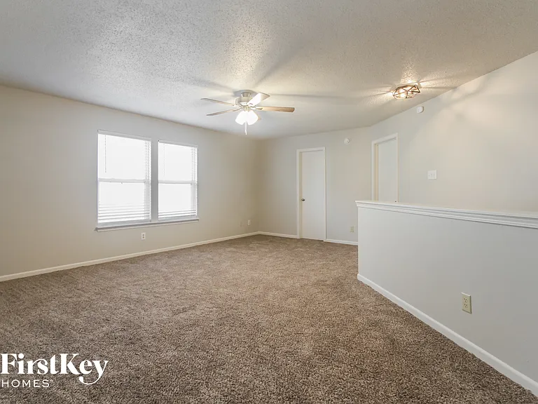 2310 Amberleigh Dr — Photo 6