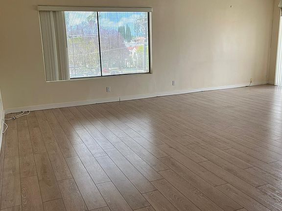 3rd image of 858 S Shenandoah St APT 10