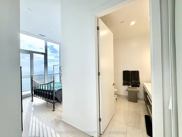 39 Roehampton Ave #4603 — Photo 18