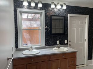 43 William St APT 1, Fall River, MA 02721