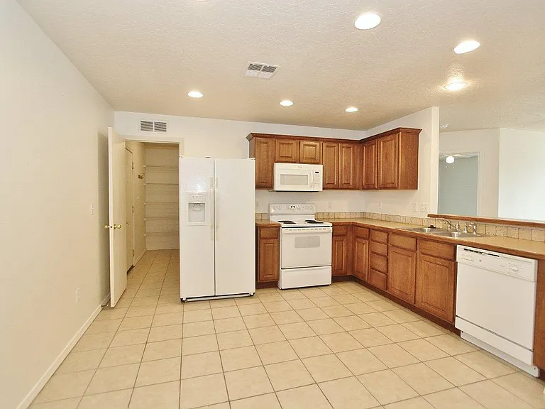 1208 N Cheshire Dr — Photo 9