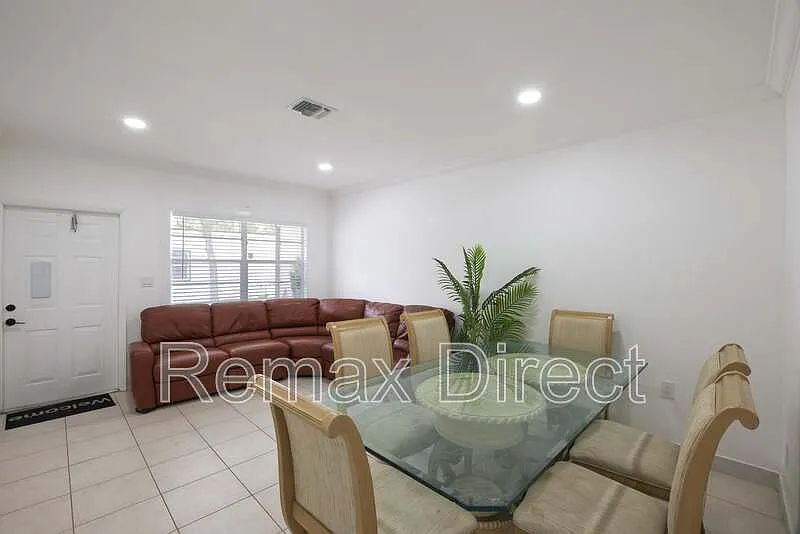 3 bed, 2.0 bath, $3,000 — Photo 4