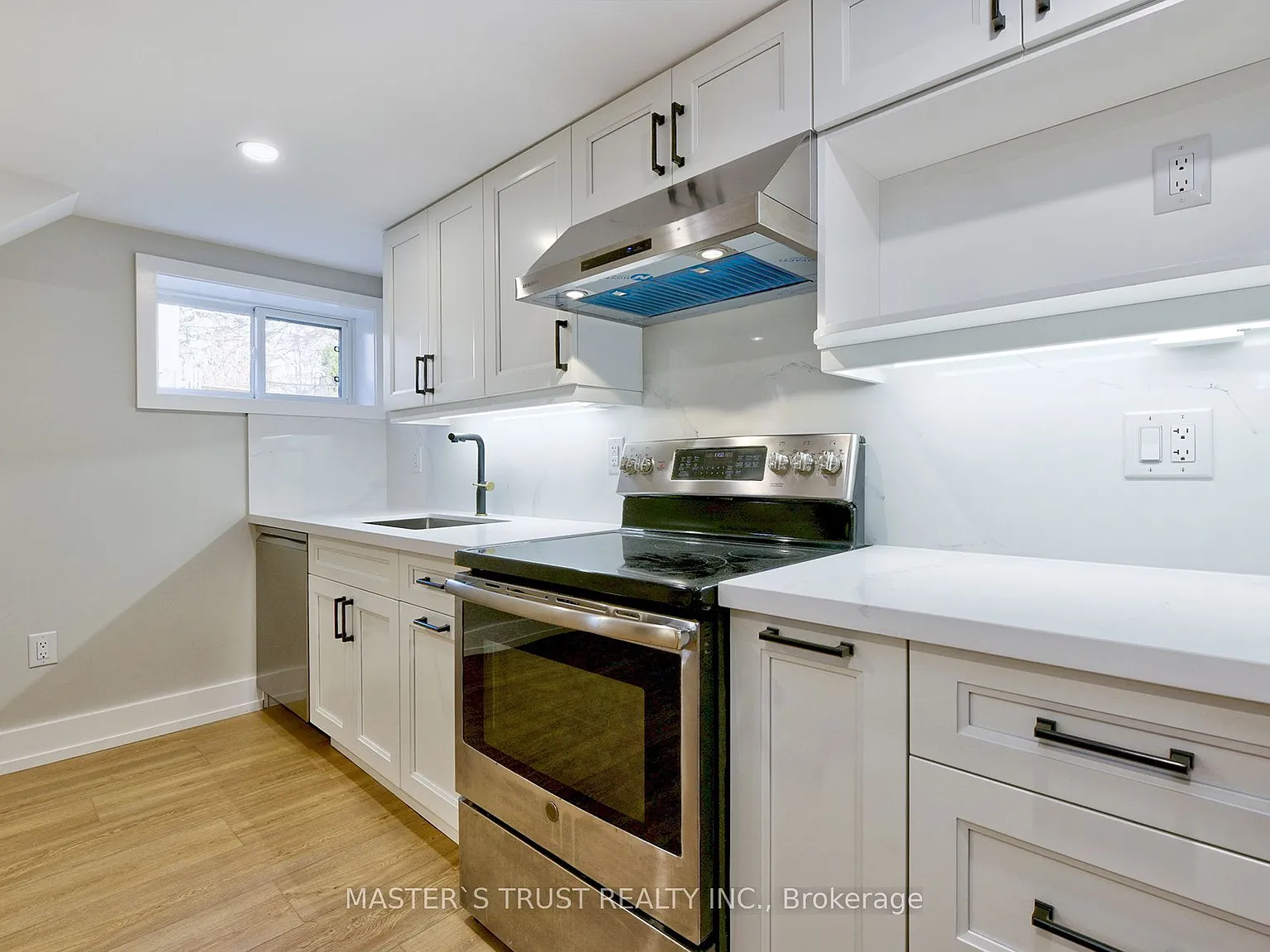 2 bed, $2,300 — Photo 4
