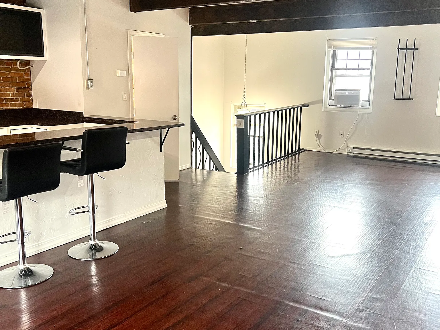 3 bed, 1.5 bath, 1300 sqft, $2,900 — Photo 2