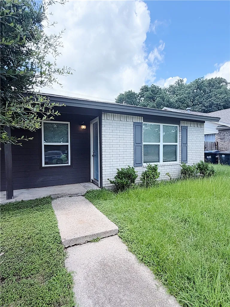2 bed, 992 sqft, $1,200 — Photo 2