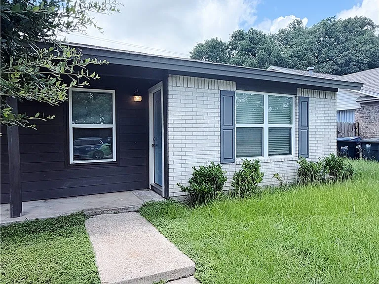 1207 Airline Dr — Photo 2