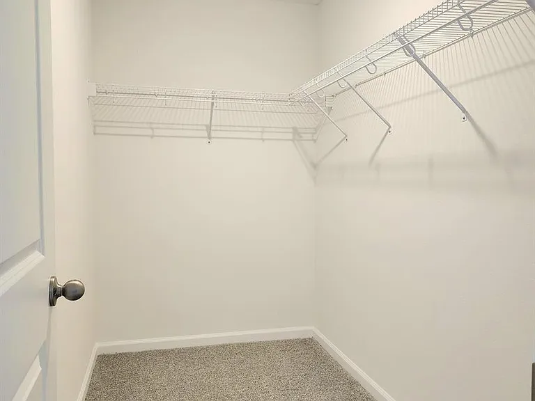 629 Salisbury Cir — Photo 17