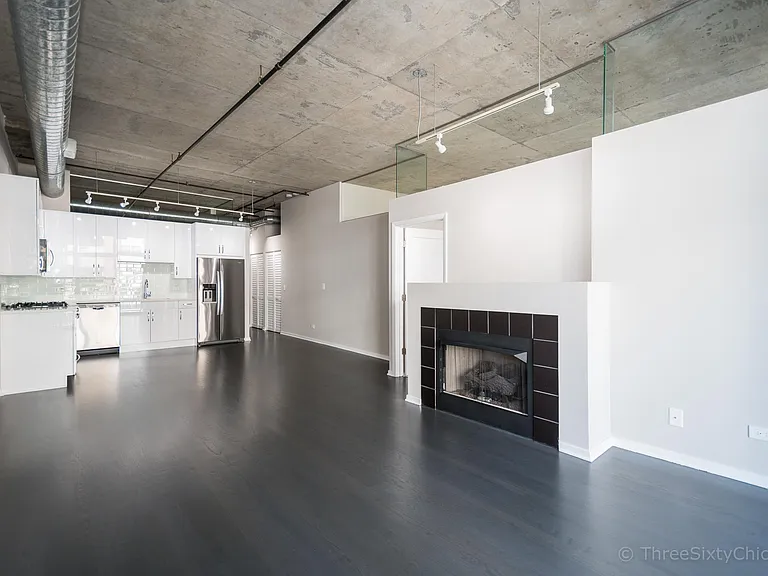 1000 W Adams St — Photo 4