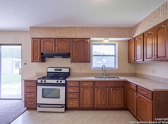 4th image of 106 Meadow Path Dr