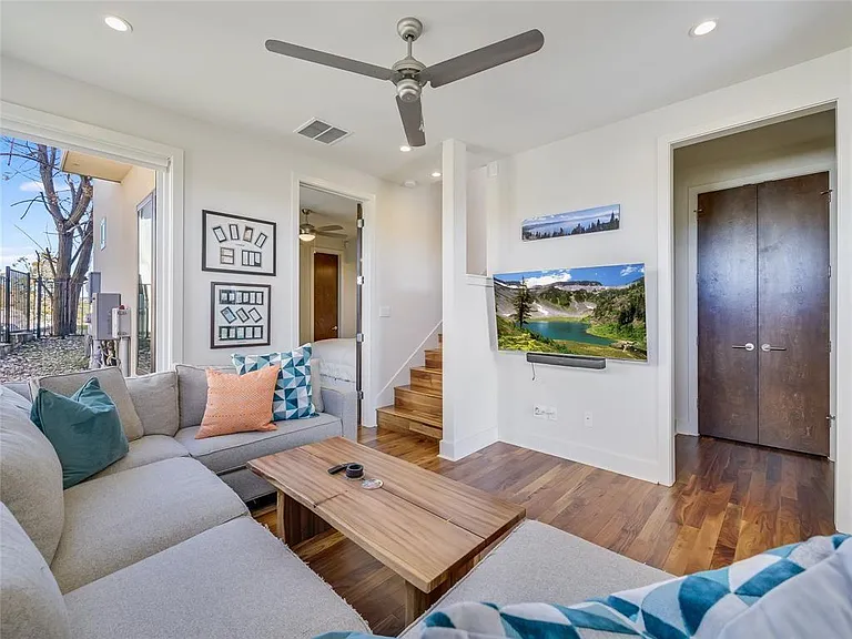 6813 Valburn Dr — Photo 18