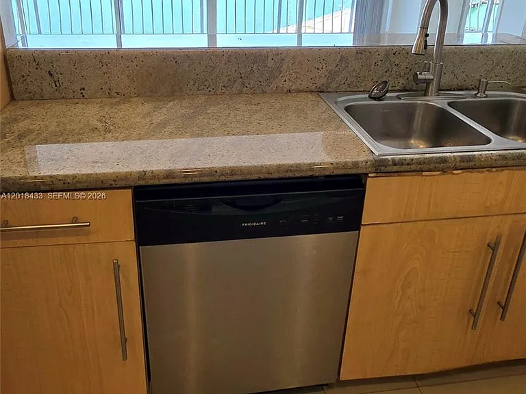 7601 E Treasure Dr #1516 — Photo 21