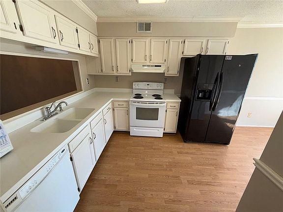 5th image of 5900 Grelot Rd APT 304