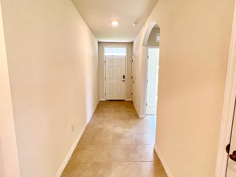 2518 NE 6th Pl — Photo 36