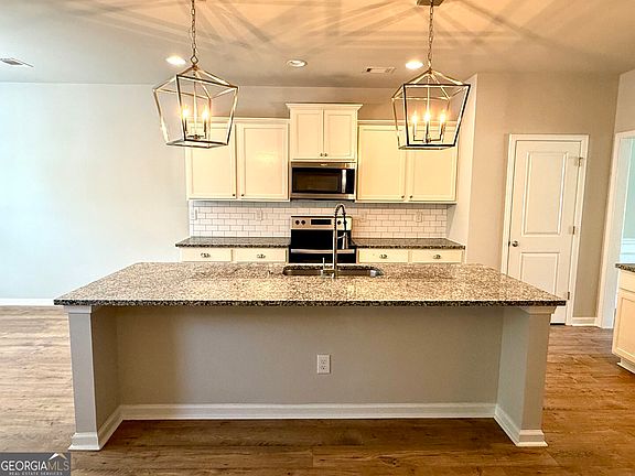 5th image of 279 Greystone Ct