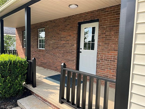 3rd image of 1005 Brewster Ct