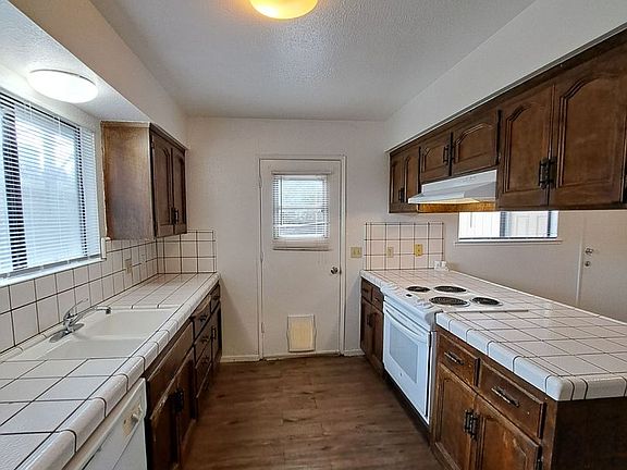 3rd image of 4090-4094 N Feland Ave