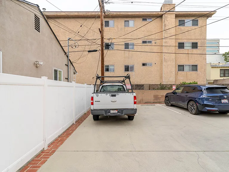 323 N Louise St #A — Photo 13