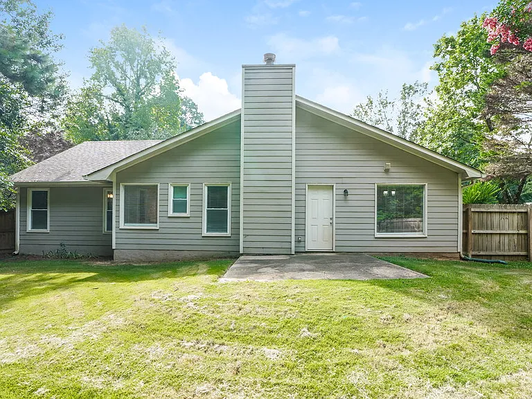 35 Riverside Ct — Photo 15