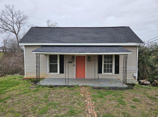 6 Sparks Ave, Ware Shoals, SC 29692