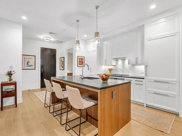 100 Linden St #111, Wellesley, MA 02482