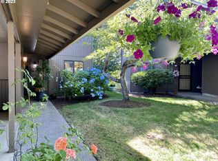 2252 Ridgeway Dr, Eugene, OR 97401