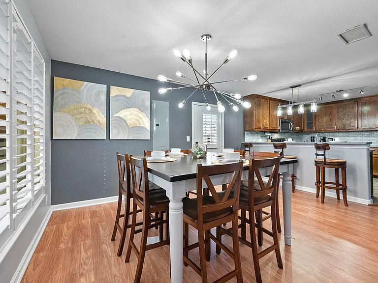 403 Norman Dr — Photo 3