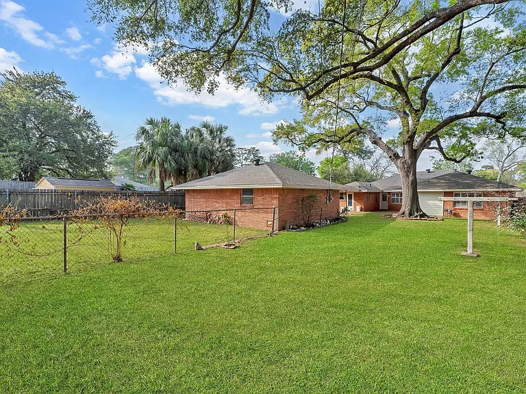 6327 Wynnwood Ln — Photo 24