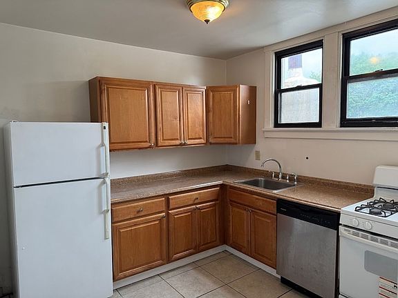 5th image of 1927 Murray Ave APT 32