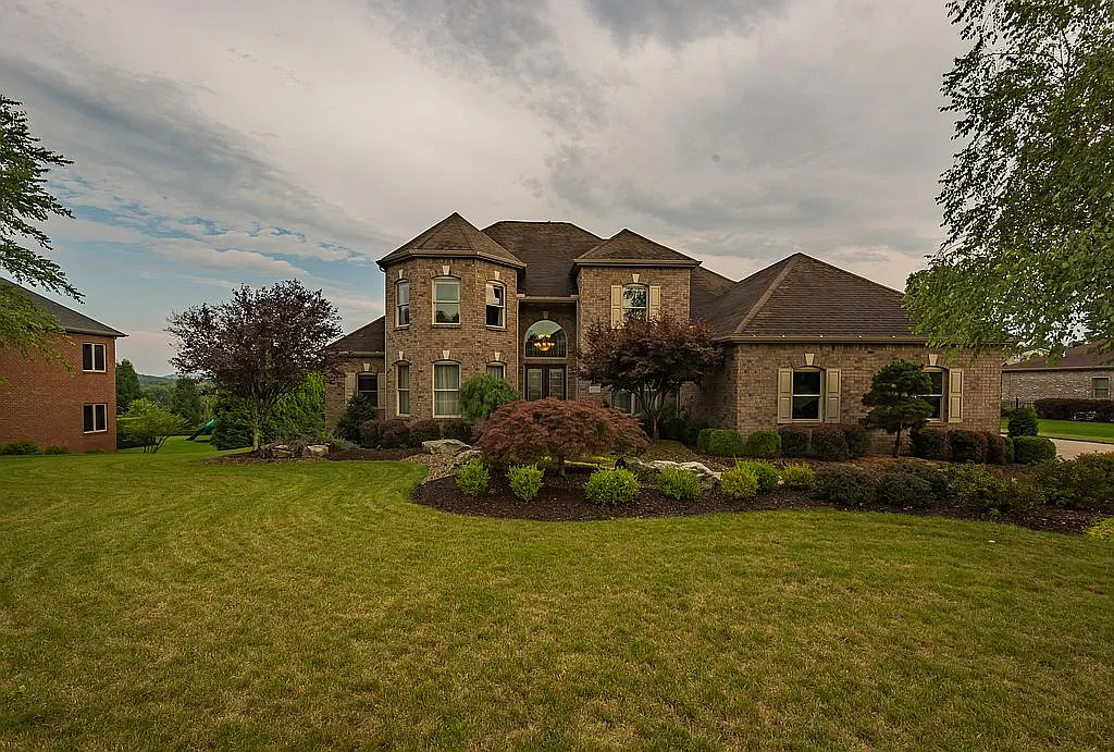 1004 Patrisa Dr photo 1