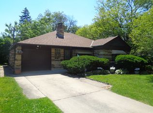 744 Selborne Rd, Riverside, IL 60546