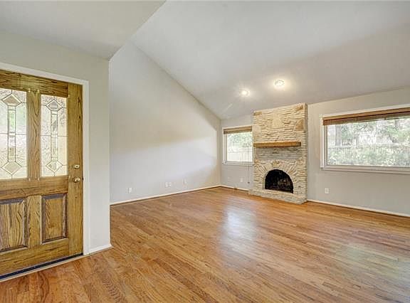 4th image of 11804 Broad Oaks Dr