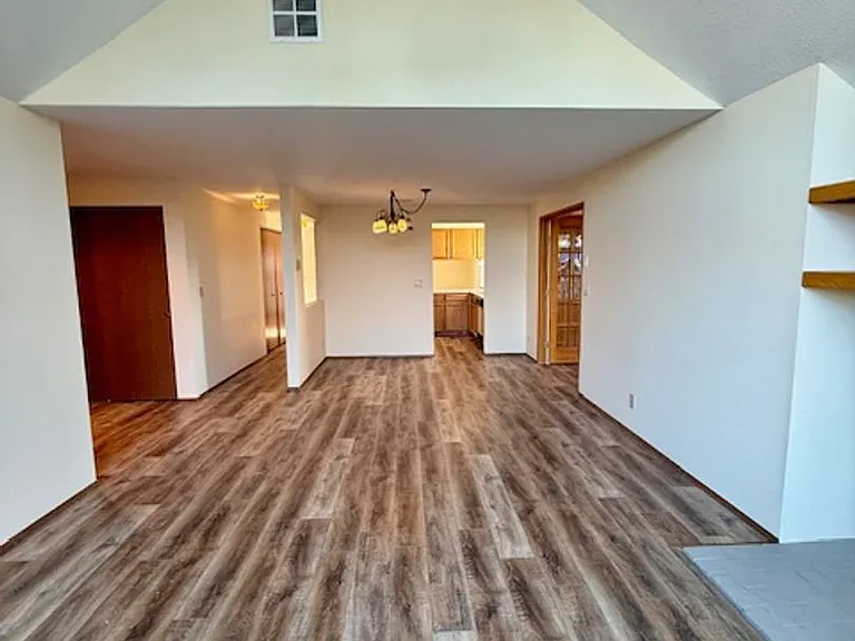 2082 NE Veronica Ln — Photo 4