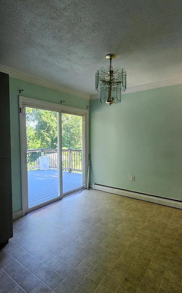 3 bed, 1.5 bath, 1066 sqft, $2,500 — Photo 4