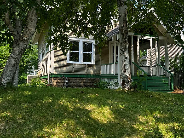 1067 Dale St N — Photo 1