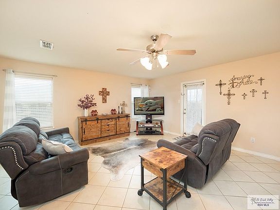 2nd image of 15617 Pink Flamingo St