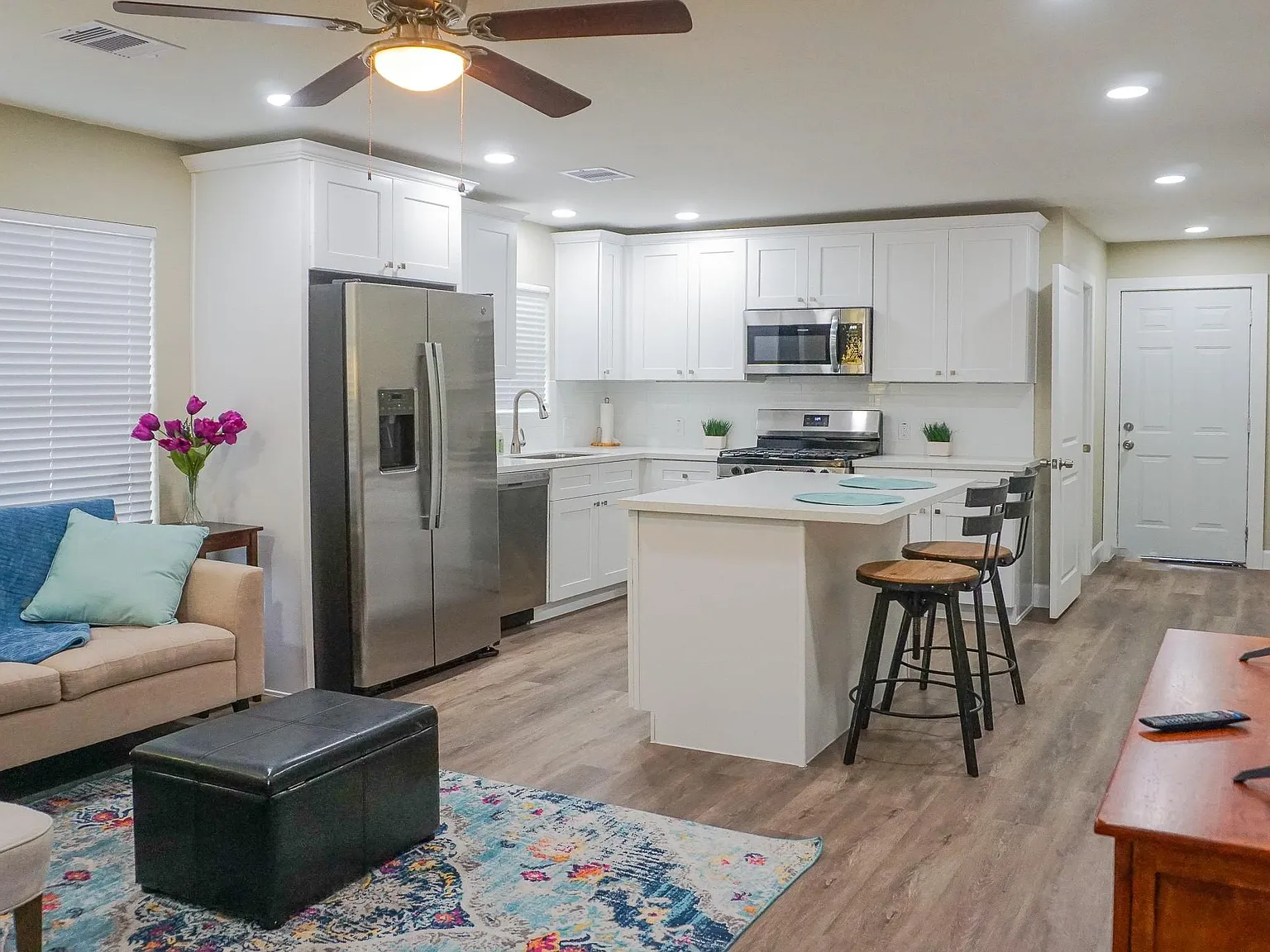 1 bed, 1.0 bath, 609 sqft, $1,600 — Photo 1