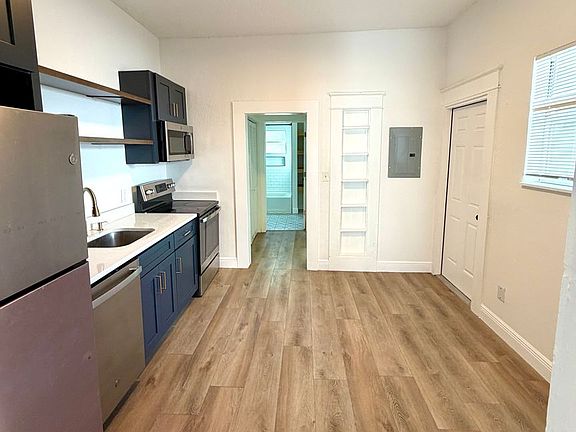 3rd image of 3004 N Jefferson St Unit B