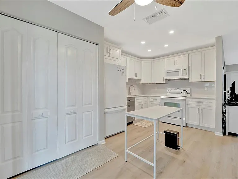 4105 35th Ave W #3 — Photo 31