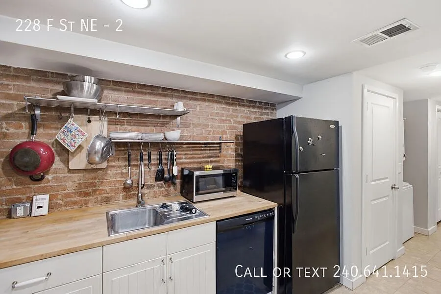 Charming 1 BR/1 BA Apartment in Capitol Hill! — Photo 3